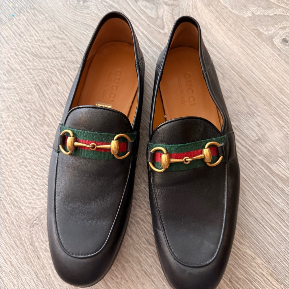 Gucci Black Leather Loafers with Gold and Green Details